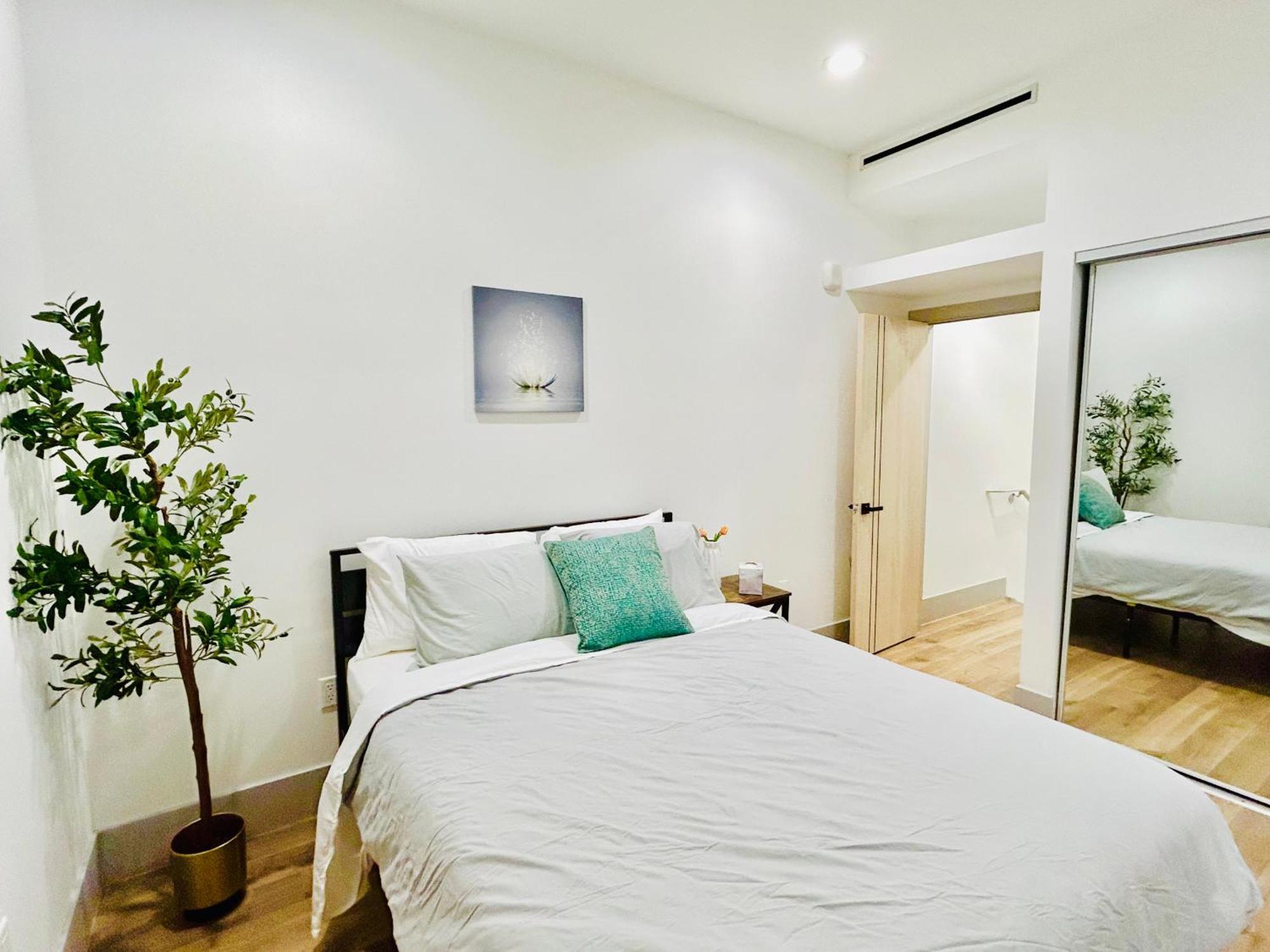 Newly Built Stylish Modern 2b In La Los Angeles