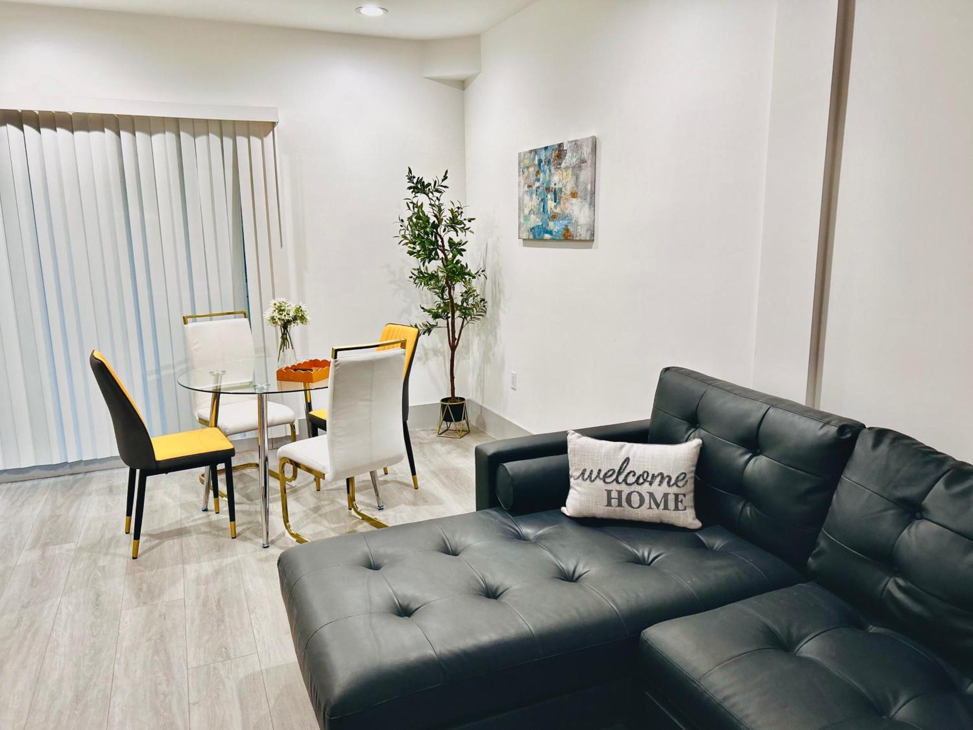 Newly Built Stylish Modern 2b In La