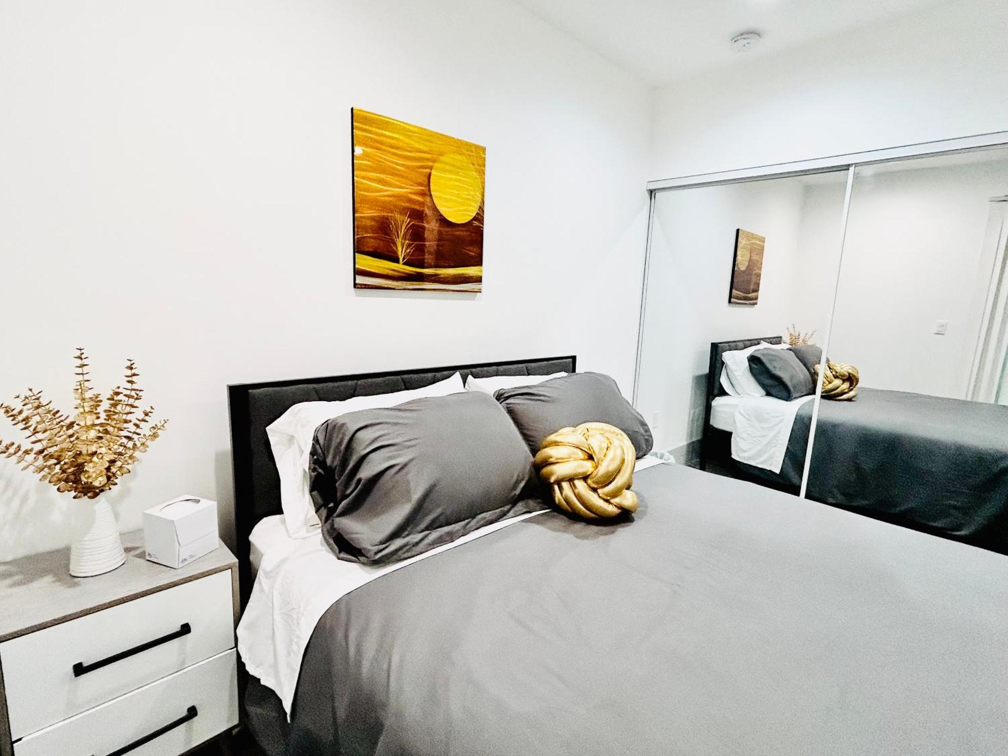 Newly Built Stylish Modern 2b In La