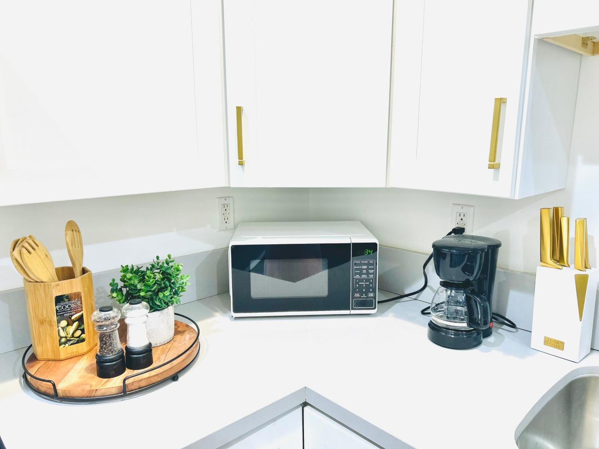 Newly Built Stylish Modern 2b In La